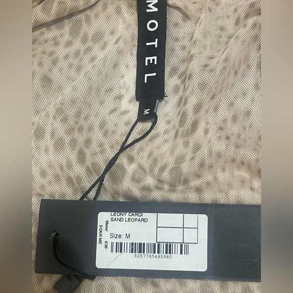 Motel Leony Cardi Sand Leopard Mesh Tie in Front Top Size Medium - Picture 4 of 5